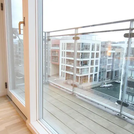 Beautiful 3-bed In Canal
